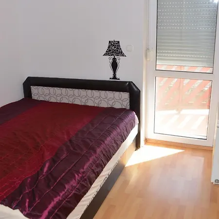 Napfenystrand Apartman Apartament *